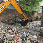 12 घंटे से 6 साल की विधिका की तलाश जारी, कूड़े के दलदल के कारण रेस्क्यू में आ रही दिक्कत, कल नाले में बही थी
