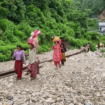 बरसात ने छीना सिल्लासौड़ का रास्ता, सालभर बाद भी नहीं सुधरे हालात, जान जोखिम में डालकर स्कूल जाते हैं बच्चे