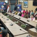 देहरादून के जिलाधिकारी सविन बंसल ने ‘प्रोजेक्ट नंदा-सुनंदा’ के तहत आर्थिक रूप से कमजोर और अनाथ बालिकाओं को शिक्षा के लिए वित्तीय सहायता प्रदान की है