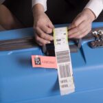 क्या आप भी यूं ही फेंक देते हैं Airplane Tag? छिपी होती है खुफिया जानकारी, हमेशा इस तरह फाड़ें