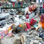 ये कैसी श्रद्धा? गंगोत्री के बाद यमुनोत्री में डाले जा रहे वस्त्र, उद्गम स्थल झेल रहे प्रदूषण का दंश