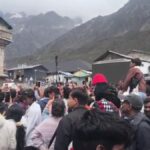 केदारनाथ धाम में कंधों में चढ़कर बनाई जा रही रील, BKTC और प्रशासन पर उठ रहे सवाल
