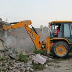 अतिक्रमण पर बुलडोजर एक्शन, 82 परिवारों के मकानों पर चली ध्वस्तीकरण की कार्रवाई, भारी पुलिस बल तैनात